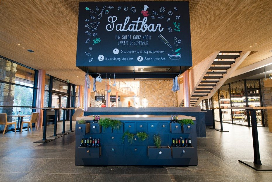Showküche und Salatbar